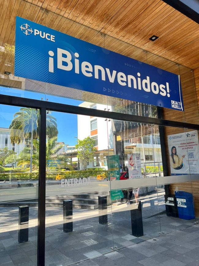 PUCE-ECUADOR-71